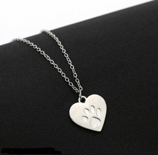 řetízek s přívěskem, srdíčko s psí tlapkou - zlatá